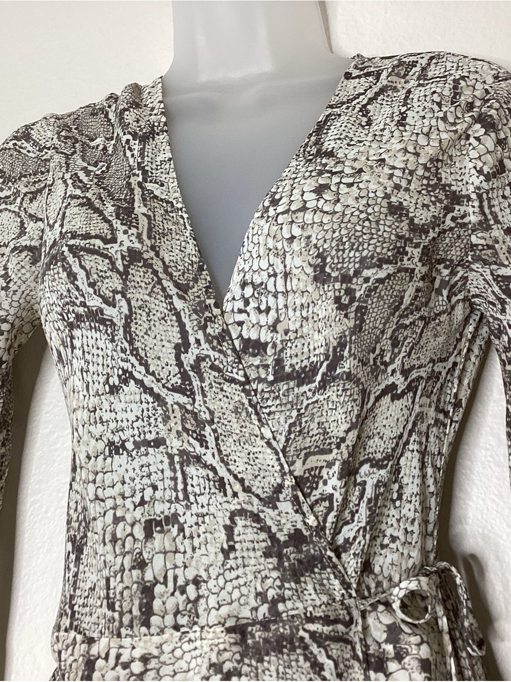 Reformation NEW Runaround Wrap Dress Python NWT Sm - Picture 4 of 8